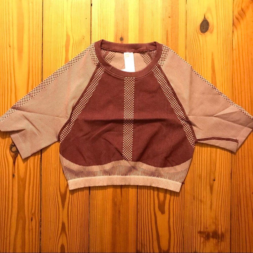 Fabletics Jessie Black Cherry Seamless Crop Top, L - Picture 4 of 12